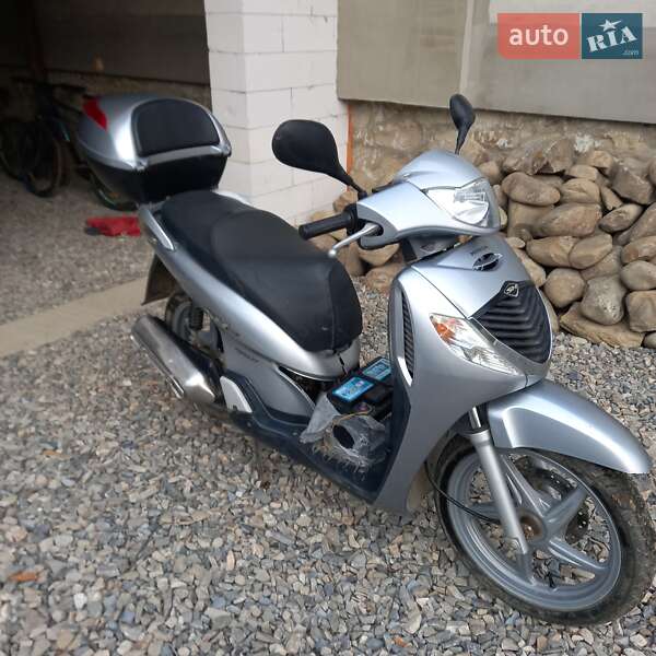 Макси-скутер Honda SH 150 2012 в Солотвине