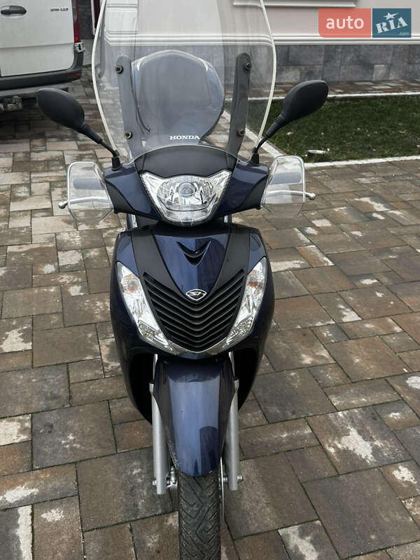Максі-скутер Honda SH 150 2012 в Чернівцях фото 4 Максі-скутер Honda SH 150 2012 в Чернівцях