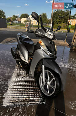 Максі-скутер Honda SH 300i 2011 в Яготині