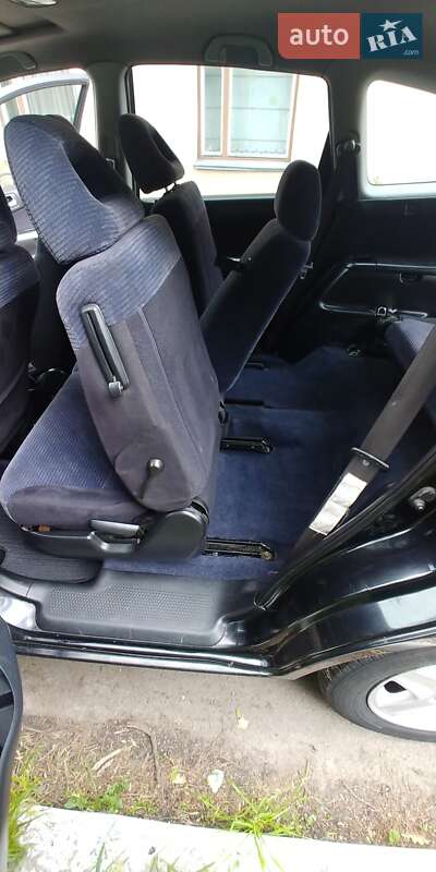 Минивэн Honda Stream 2003 в Косове