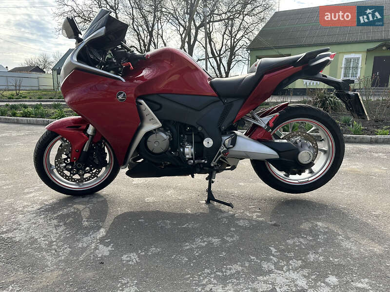 Мотоцикл Спорт-туризм Honda VFR 1200F 2010 в Бобринце