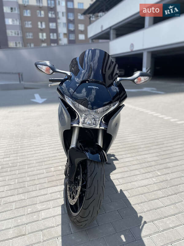 Мотоцикл Спорт-туризм Honda VFR 1200F 2010 в Броварах
