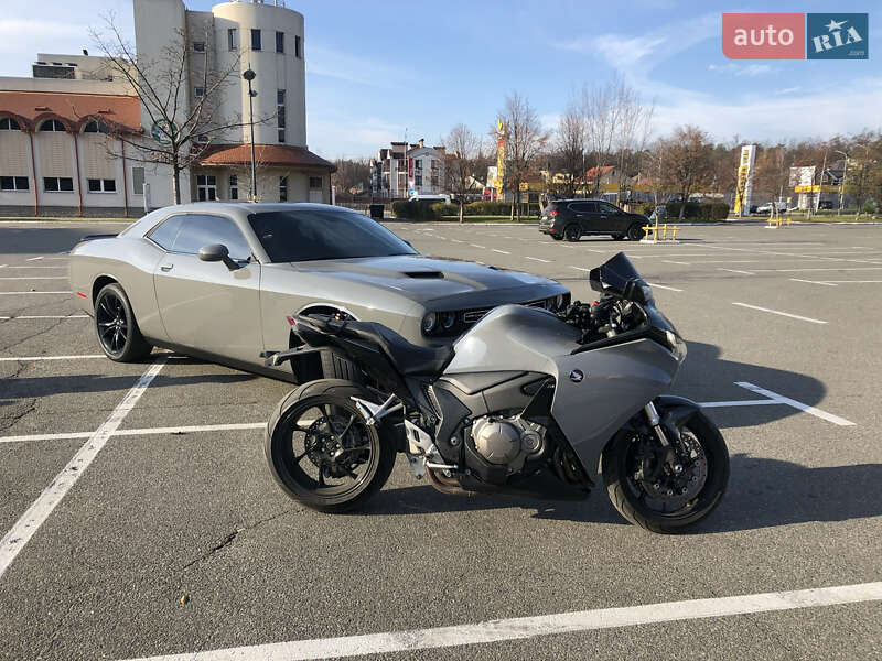 Мотоцикл Спорт-туризм Honda VFR 1200F 2010 в Броварах