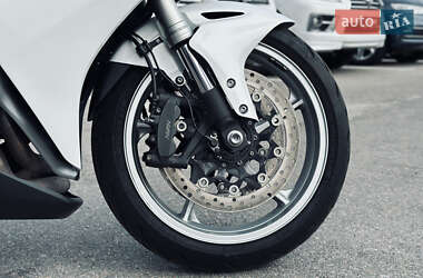 Мотоцикл Спорт-туризм Honda VFR 1200F 2010 в 