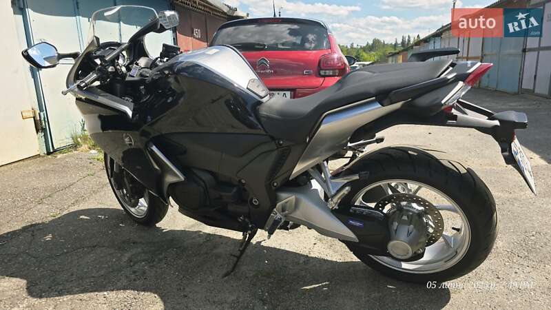 Мотоцикл Круізер Honda VFR 1200F 2015 в Харкові фото 4 Мотоцикл Круізер Honda VFR 1200F 2015 в Харкові