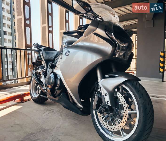 Мотоцикл Спорт-туризм Honda VFR 1200F 2010 в Харькове