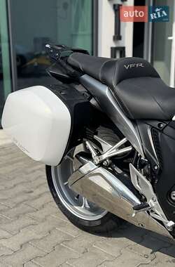 Мотоцикл Спорт-туризм Honda VFR 1200F 2010 в 