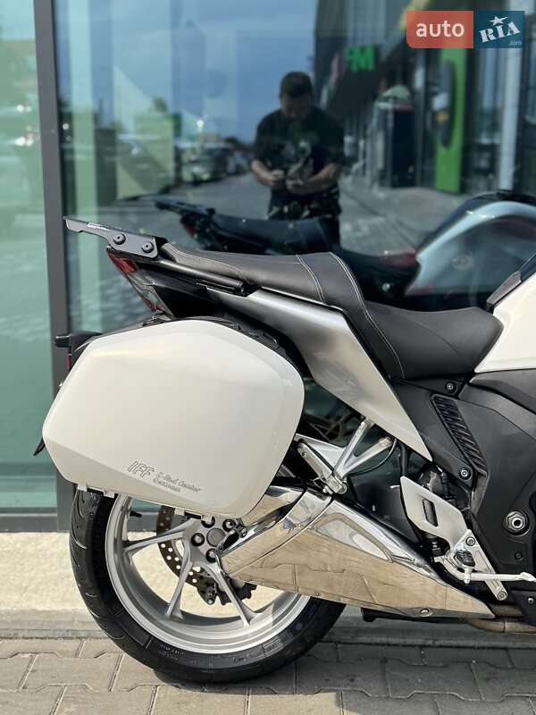 Мотоцикл Спорт-туризм Honda VFR 1200F 2010 в Ровно