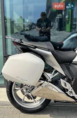 Мотоцикл Спорт-туризм Honda VFR 1200F 2010 в 