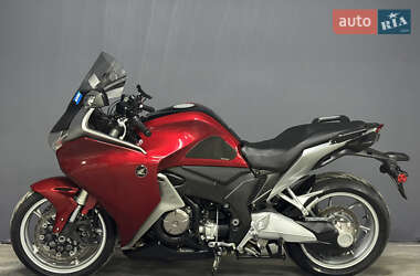 Мотоцикл Спорт-туризм Honda VFR 1200F 2010 в 