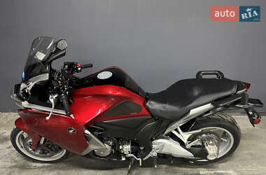 Мотоцикл Спорт-туризм Honda VFR 1200F 2010 в 