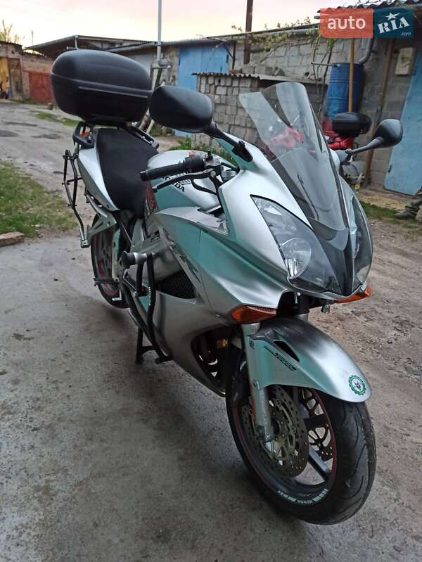 Мотоцикл Спорт-туризм Honda VFR 800F Interceptor 2004 в Бердичеві