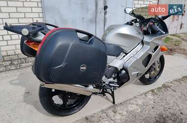 Мотоцикл Спорт-туризм Honda VFR 800F Interceptor 1998 в 