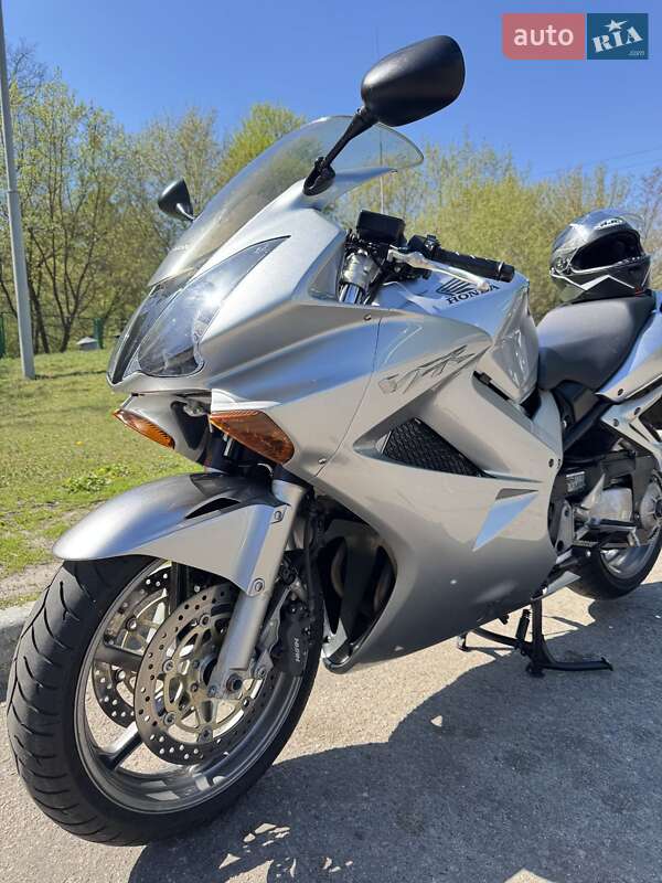 Мотоцикл Спорт-туризм Honda VFR 800F Interceptor 2004 в Смеле фото 11 Мотоцикл Спорт-туризм Honda VFR 800F Interceptor 2004 в Смеле