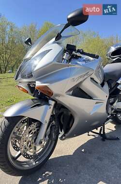 Мотоцикл Спорт-туризм Honda VFR 800F Interceptor 2004 в 