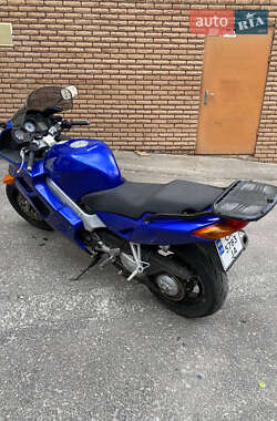 Мотоцикл Спорт-туризм Honda VFR 800F Interceptor 2000 в 
