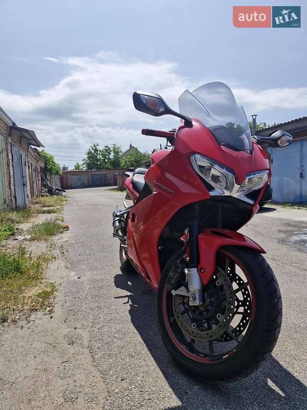 Мотоцикл Спорт-туризм Honda VFR 800F Interceptor 2015 в 