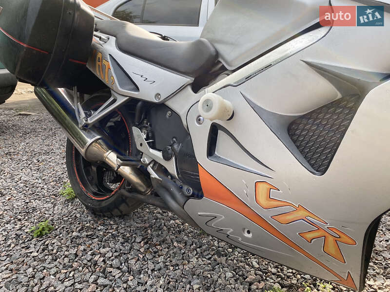 Мотоцикл Спорт-туризм Honda VFR 800F Interceptor 1999 в 