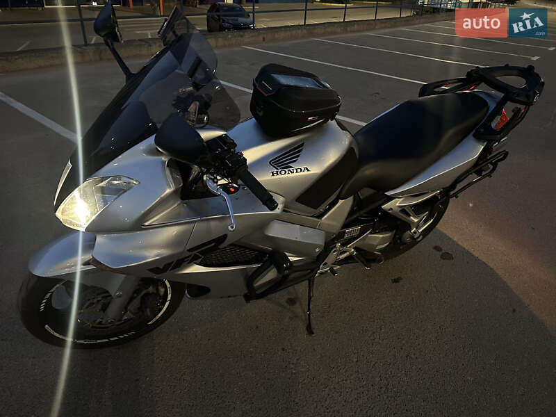 Мотоцикл Спорт-туризм Honda VFR 800F Interceptor 2002 в Тернополе