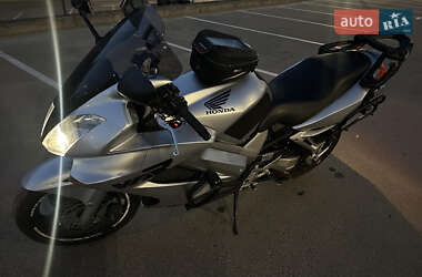 Мотоцикл Спорт-туризм Honda VFR 800F Interceptor 2002 в 
