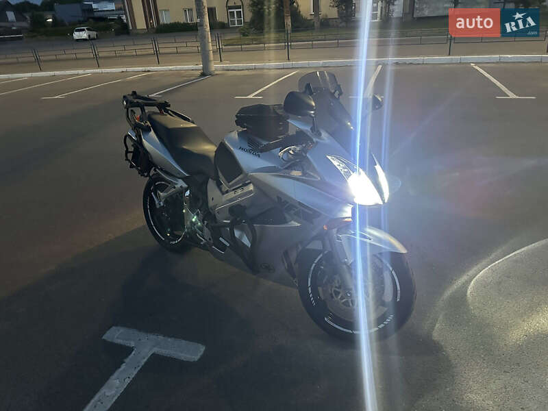 Мотоцикл Спорт-туризм Honda VFR 800F Interceptor 2002 в Тернополе