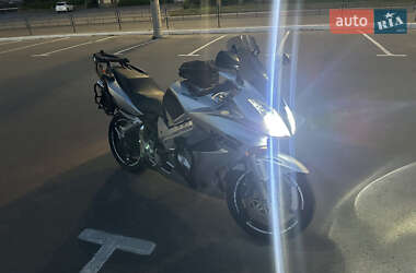 Мотоцикл Спорт-туризм Honda VFR 800F Interceptor 2002 в 