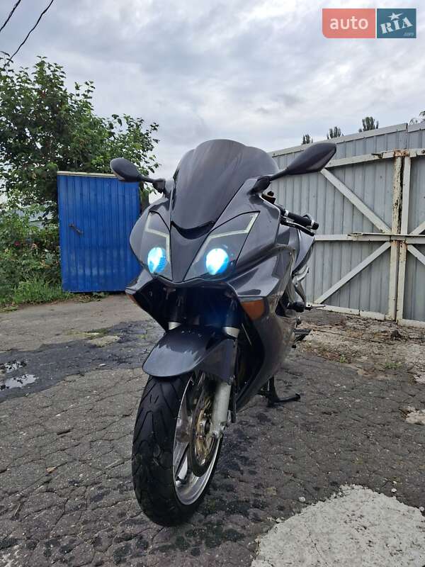 Мотоцикл Спорт-туризм Honda VFR 800F Interceptor 2002 в Каневі