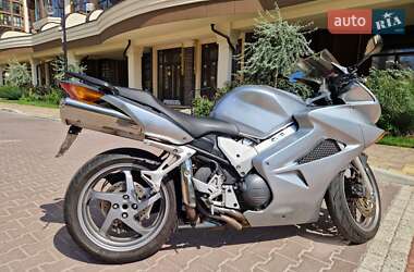 Мотоцикл Спорт-туризм Honda VFR 800F Interceptor 2005 в 