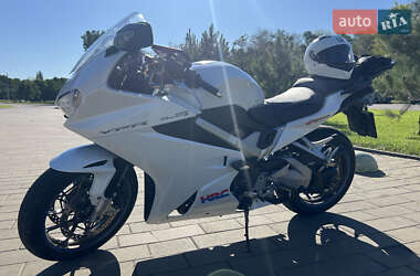 Мотоцикл Спорт-туризм Honda VFR 800F Interceptor 2016 в 