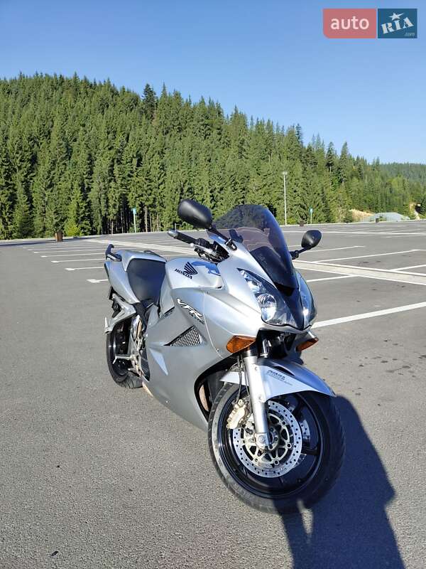 Honda VFR 800F Interceptor 2003