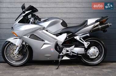 Мотоцикл Без обтікачів (Naked bike) Honda VFR 800F Interceptor 2005 в 