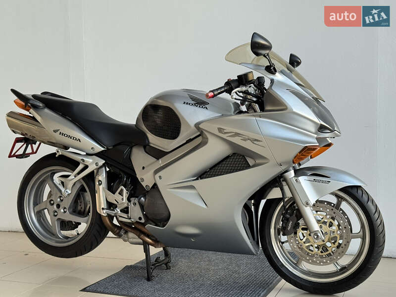 Honda VFR 800F Interceptor 2004
