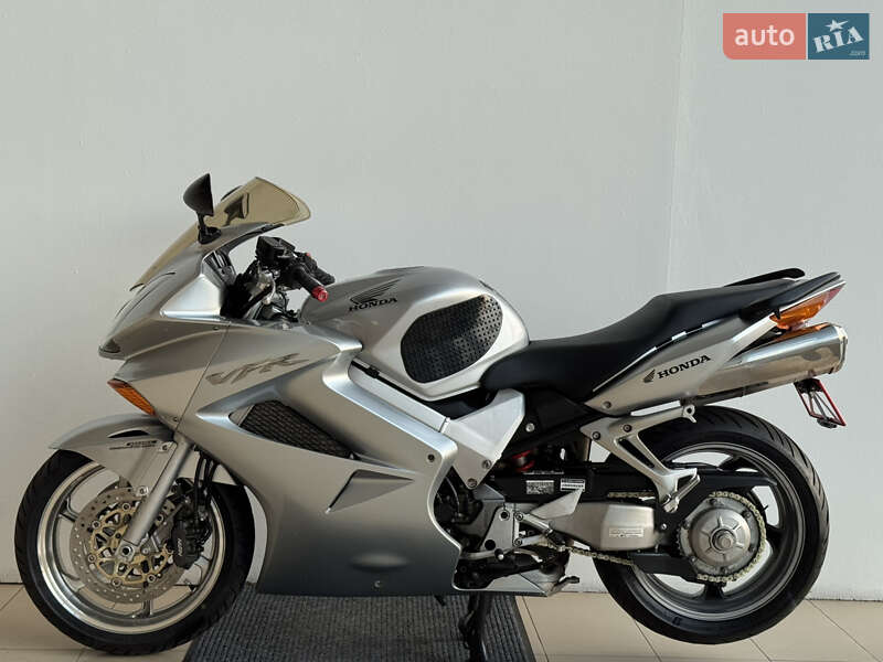 Мотоцикл Спорт-туризм Honda VFR 800F Interceptor 2004 в Києві фото 8 Мотоцикл Спорт-туризм Honda VFR 800F Interceptor 2004 в Києві