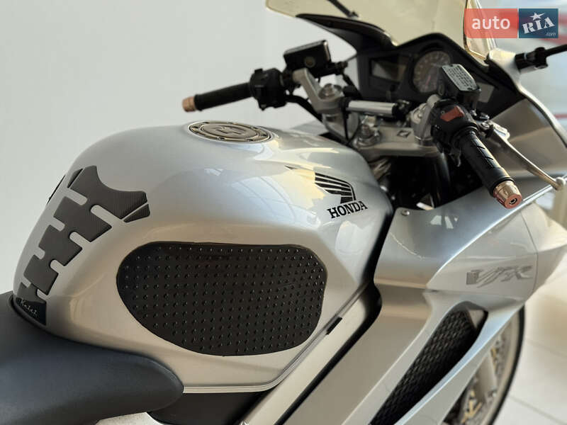 Мотоцикл Спорт-туризм Honda VFR 800F Interceptor 2004 в Києві фото 18 Мотоцикл Спорт-туризм Honda VFR 800F Interceptor 2004 в Києві