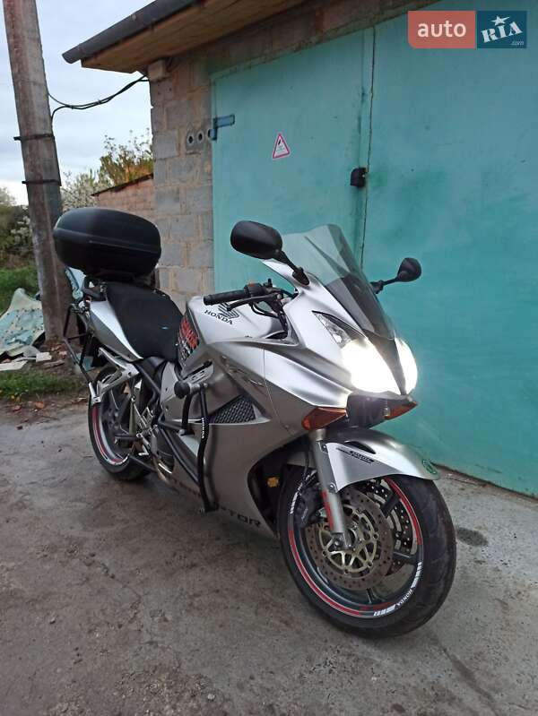 Honda VFR 800F Interceptor 2004