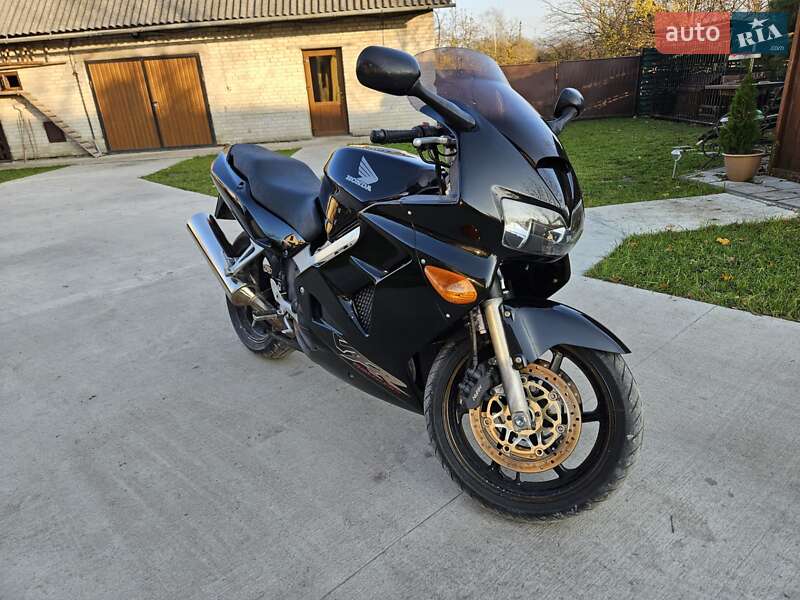 Мотоцикл Спорт-туризм Honda VFR 800F Interceptor 1999 в Радехове фото Мотоцикл Спорт-туризм Honda VFR 800F Interceptor 1999 в Радехове