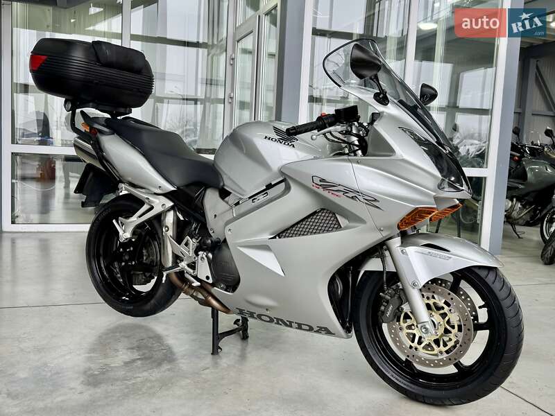 Honda VFR 800F Interceptor 2003