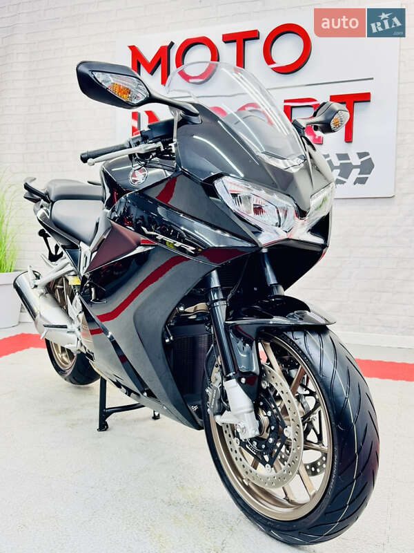 Спортбайк Honda VFR 800F Interceptor 2014 в Одессе фото 4 Спортбайк Honda VFR 800F Interceptor 2014 в Одессе