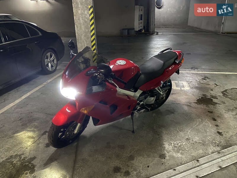 Мотоцикл Спорт-туризм Honda VFR 800F Interceptor 1999 в Киеве