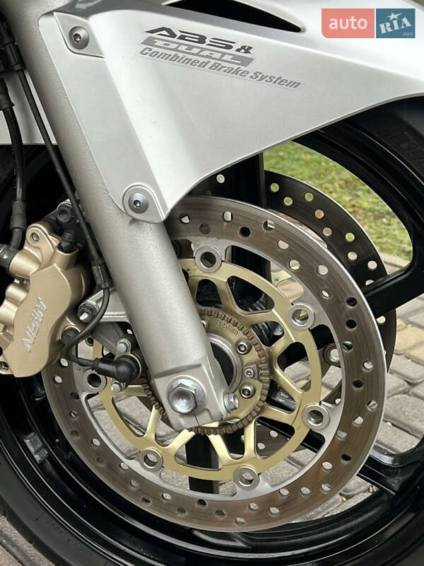 Мотоцикл Спорт-туризм Honda VFR 800F Interceptor 2002 в Буську