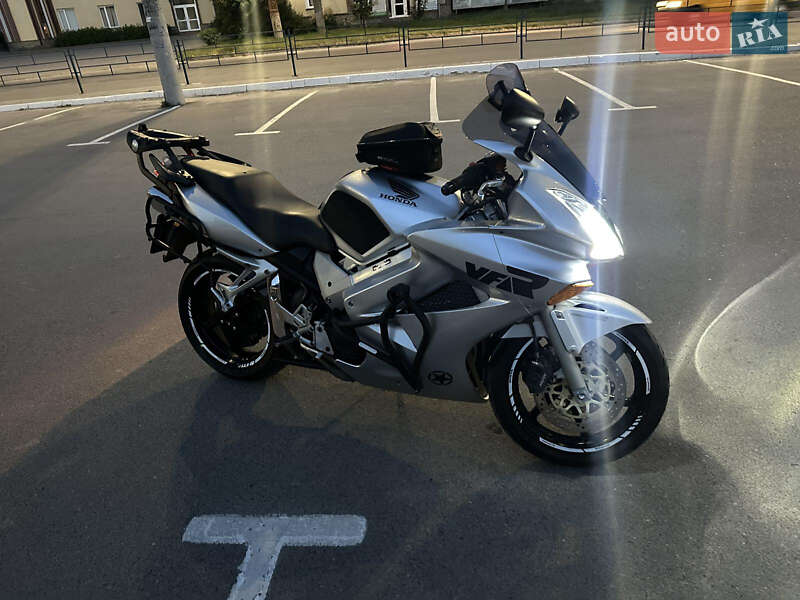 Мотоцикл Спорт-туризм Honda VFR 800F Interceptor 2002 в Тернополе фото 2 Мотоцикл Спорт-туризм Honda VFR 800F Interceptor 2002 в Тернополе