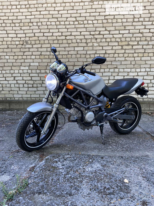 Мотоцикл Без обтекателей (Naked bike) Honda VTR 250 2007 в 