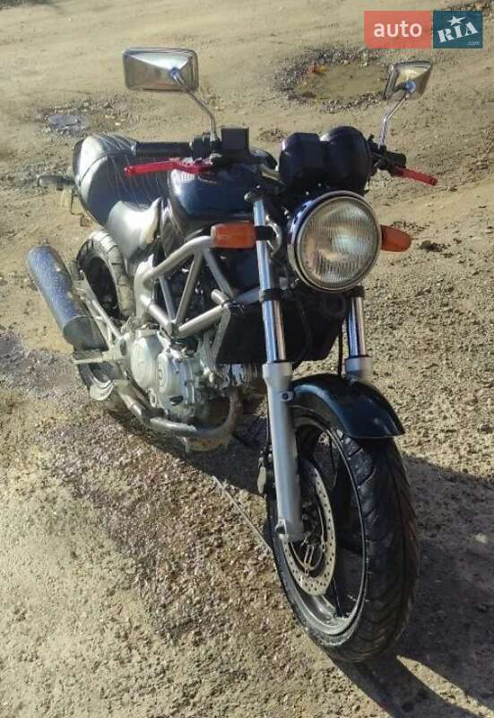 Мотоцикл Без обтекателей (Naked bike) Honda VTR 250 2000 в 
