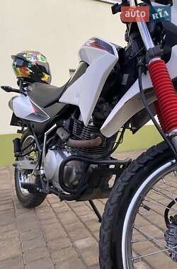 Мотоцикл Кросс Honda XR 150L 2015 в 