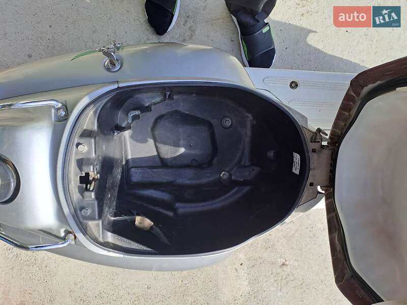 Скутер Hongda Люкс 2009 в Чернівцях