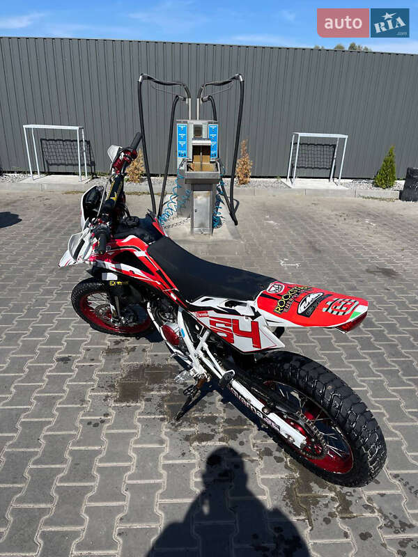 Мотоцикл Супермото (Motard) Husqvarna SM 125 2010 в Фастове