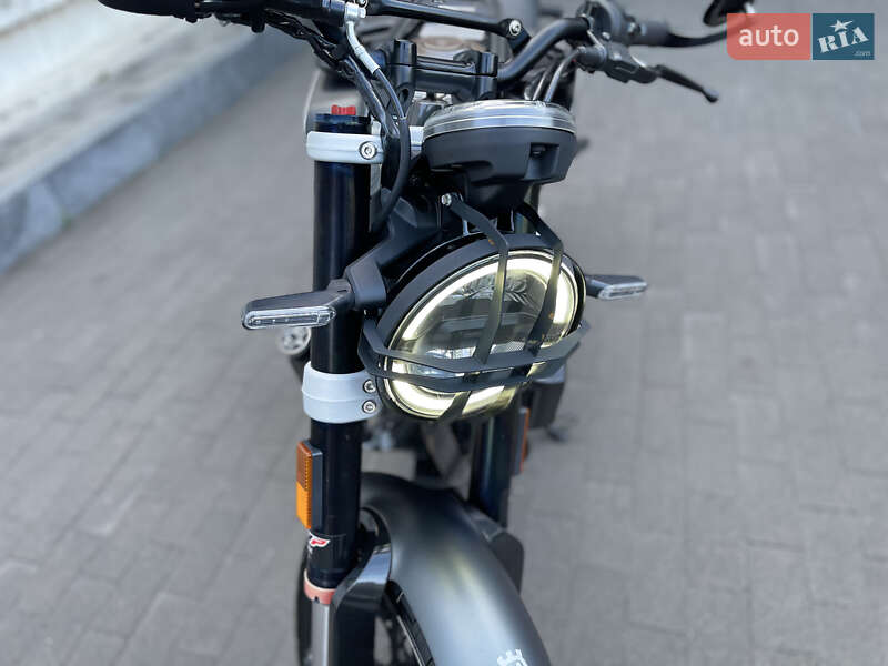 Скремблер Husqvarna Svartpilen 2020 в Києві