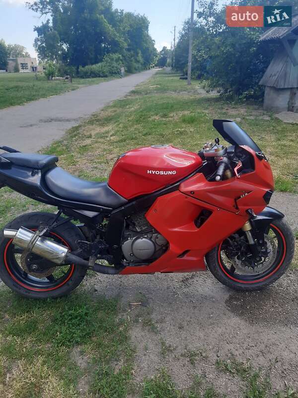 Спортбайк Hyosung GT 250R 2008 в Чутове
