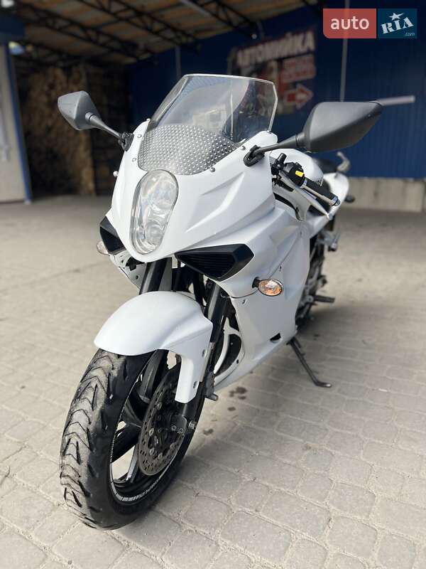 Спортбайк Hyosung GT 250R 2010 в Кременце