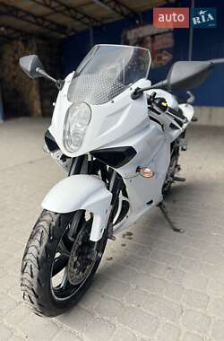 Спортбайк Hyosung GT 250R 2010 в 
